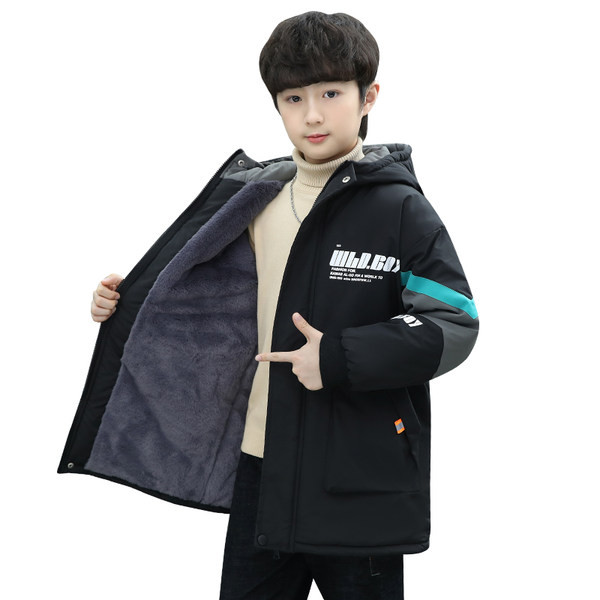 Gyerekkabát vastag bársony bélésű kapucnival és felirattal