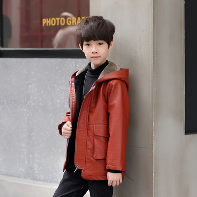 Gyermek bőrdzseki fiúknak kapucnival és zsebekkel