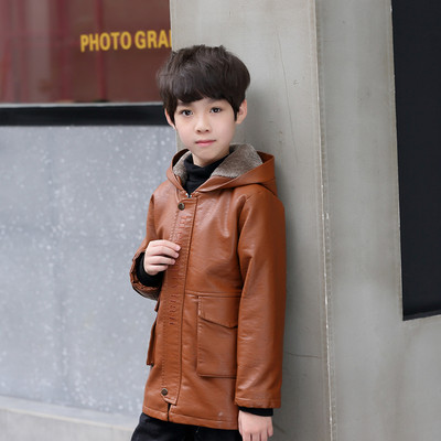 Gyermek bőrdzseki fiúknak kapucnival és zsebekkel