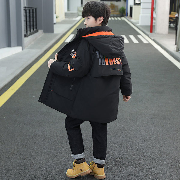 Gyermek hosszú kabát kapucnival és feliratokkal