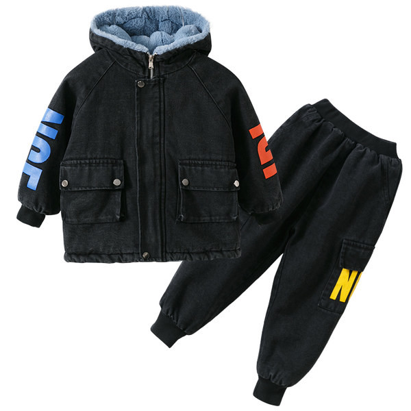 Őszi-téli kabát meleg béléssel, kapucnival