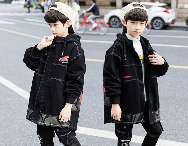 Gyerek dzseki kapucnival és felirattal fiúknak