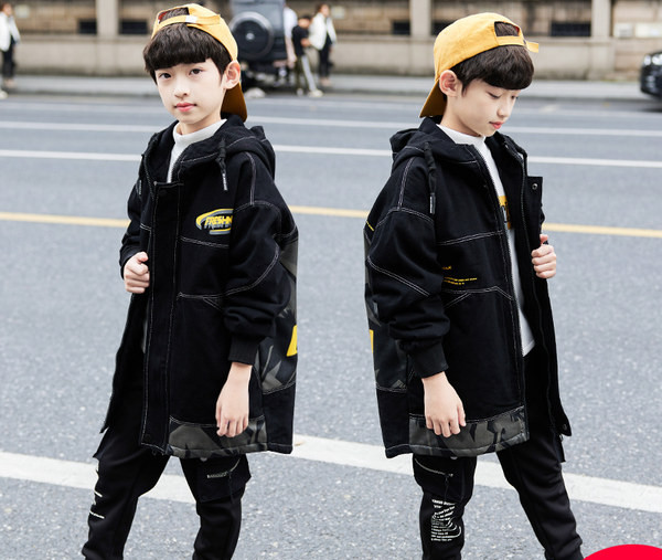 Gyerek dzseki kapucnival és felirattal fiúknak