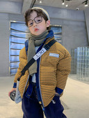 Rövid kockás téli kabát fiúknak