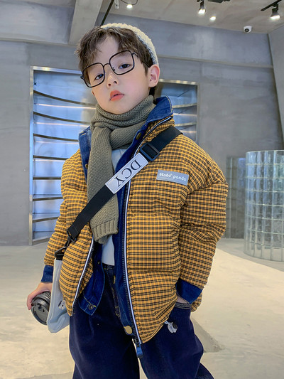 Rövid kockás téli kabát fiúknak