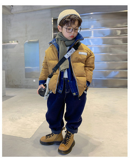 Rövid kockás téli kabát fiúknak