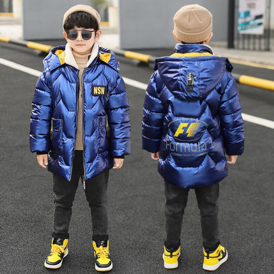 Vastag téli kabát, fényes hatással fiúknak