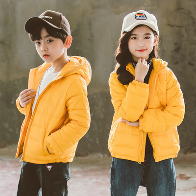 Gyermek alkalmi kabát két modell kapucnival és felirattal