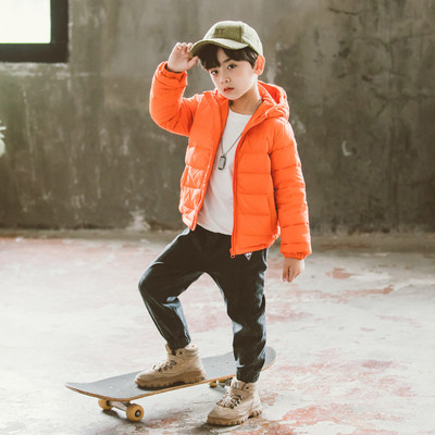 Gyermek alkalmi kabát két modell kapucnival és felirattal