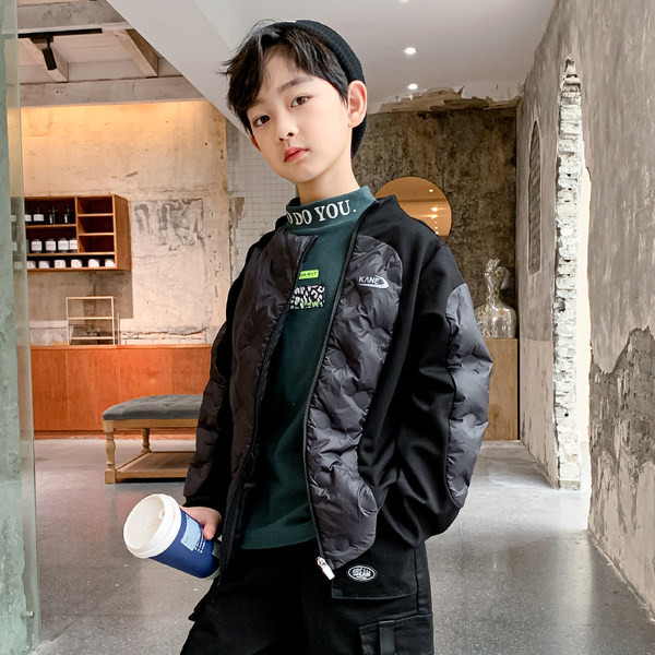 Gyermek alkalmi kabát két modell kapucnival és felirattal