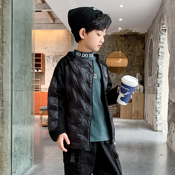 Gyermek alkalmi kabát két modell kapucnival és felirattal