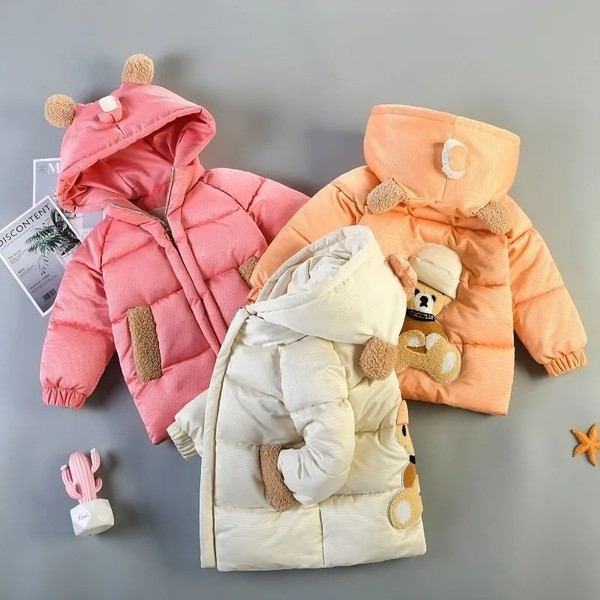 Gyermek téli kabát rátéttel és 3D elemmel