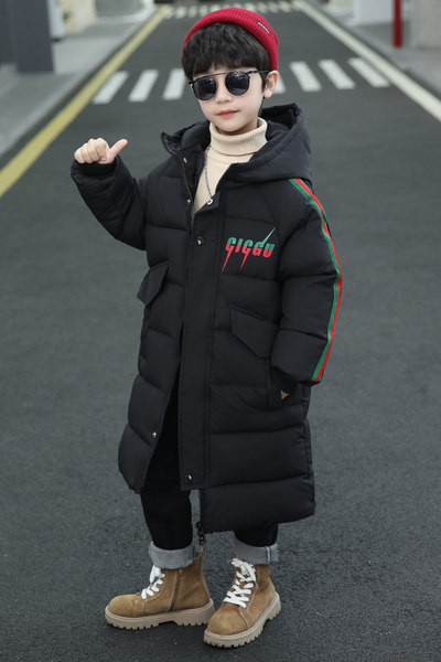 Gyermek hosszú kabát fiúknak kapucnival és felirattal