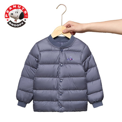 Μοντέρνο παιδικό μπουφάν με οβάλ λαιμόκοψη και κουμπιά