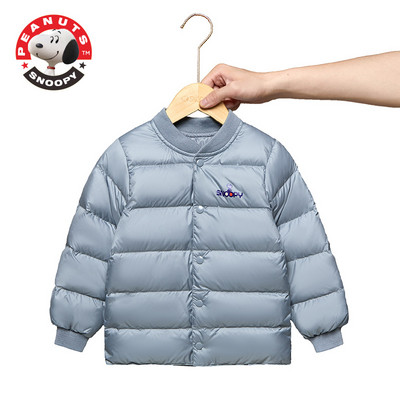 Μοντέρνο παιδικό μπουφάν με οβάλ λαιμόκοψη και κουμπιά