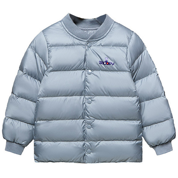 Μοντέρνο παιδικό μπουφάν με οβάλ λαιμόκοψη και κουμπιά