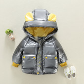 Gyermek téli kabát kapucnival és zsebekkel