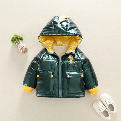 Gyermek téli kabát kapucnival és zsebekkel