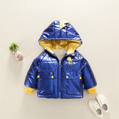 Gyermek téli kabát kapucnival és zsebekkel