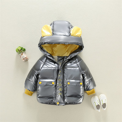 Gyermek téli kabát kapucnival és zsebekkel