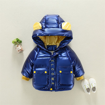 Gyermek téli kabát kapucnival és zsebekkel