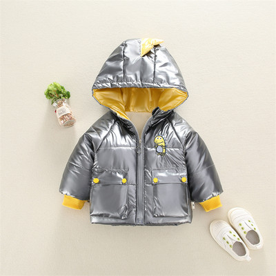 Gyermek téli kabát kapucnival és zsebekkel