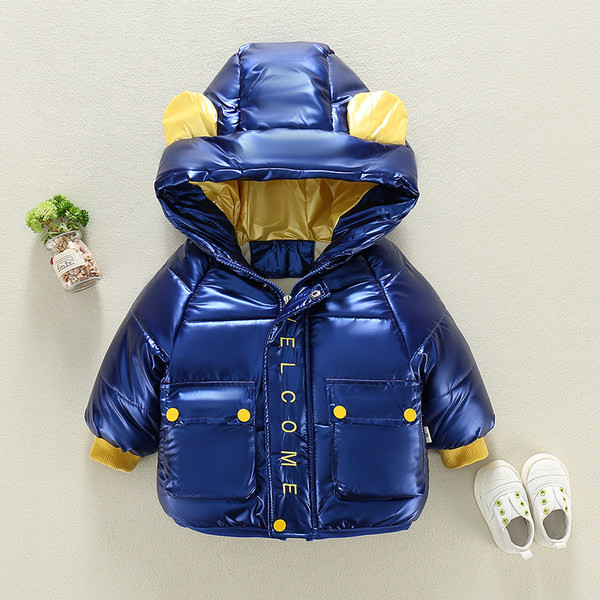 Gyermek téli kabát kapucnival és zsebekkel