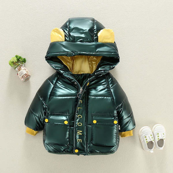 Gyermek téli kabát kapucnival és zsebekkel