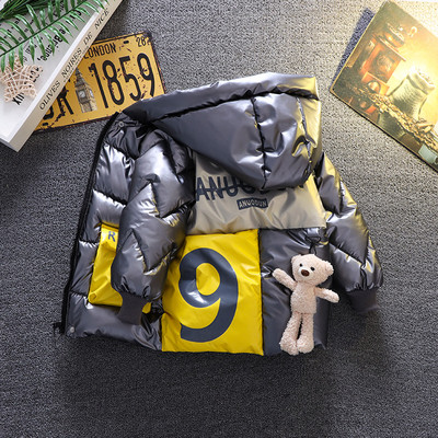 Moodne 3D elemendiga laste jope poistele