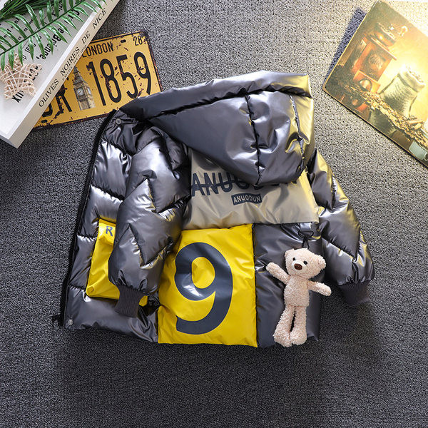 Moodne 3D elemendiga laste jope poistele