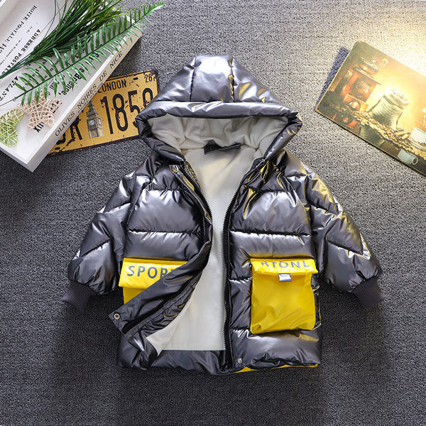 Moodne 3D elemendiga laste jope poistele