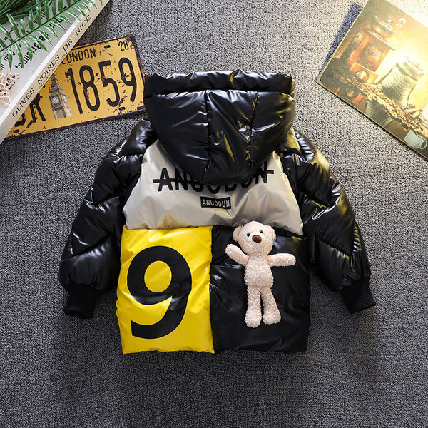 Moodne 3D elemendiga laste jope poistele