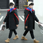 Hosszú, kapucnival ellátott gyerekkabát