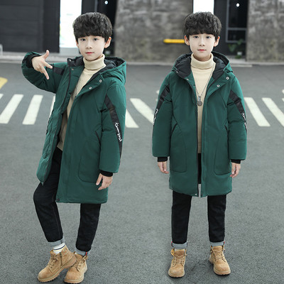 Hosszú, kapucnival ellátott gyerekkabát