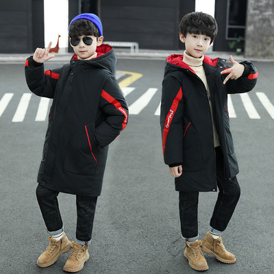 Hosszú, kapucnival ellátott gyerekkabát