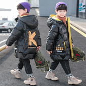 Gyermekkabát feliratokkal és kapucnival, három színben