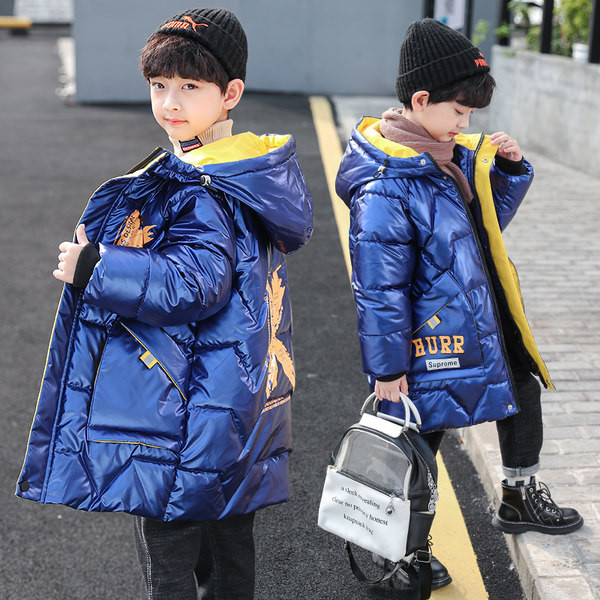 Gyermekkabát feliratokkal és kapucnival, három színben