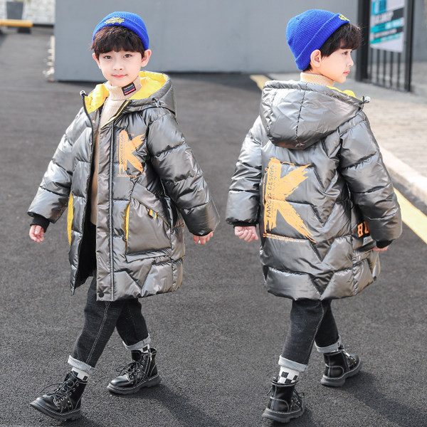 Gyermekkabát feliratokkal és kapucnival, három színben