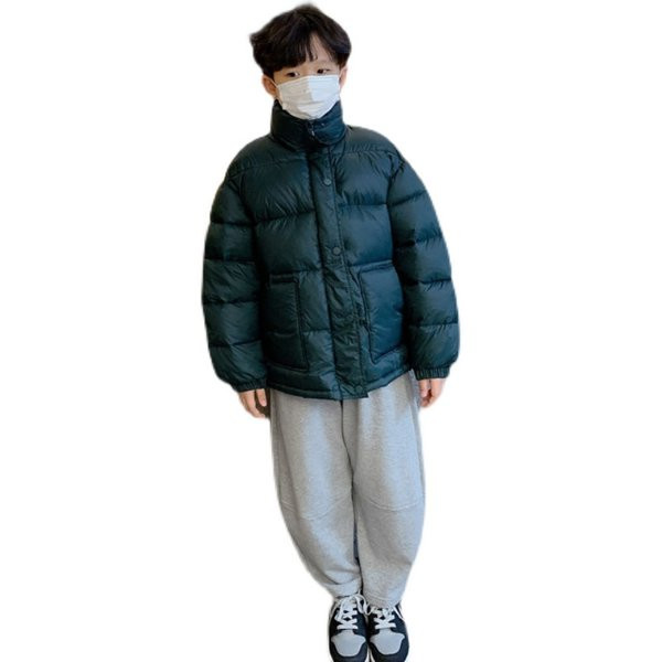 Gyermek téli kabát kapucnival és cipzárral