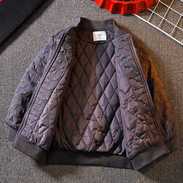 Gyermek kabát cipzárral és mintával