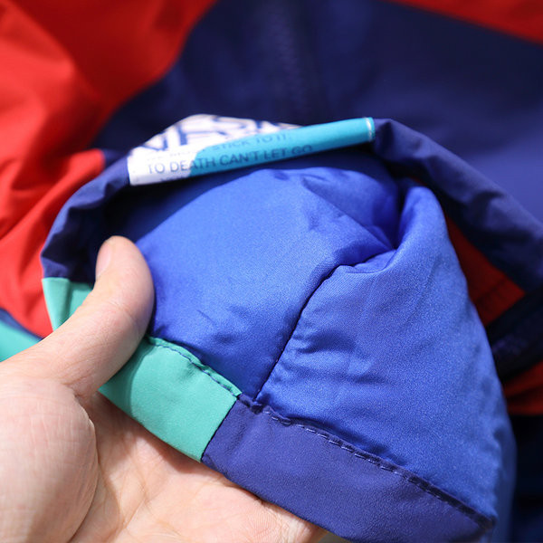 Gyermek téli kabát kapucnival és cipzárral kék színben