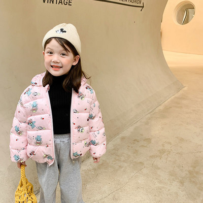 Gyerek hétköznapi kabát kapucnival és applikációkkal