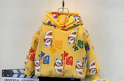 Bērnu jaka ar krāsainu aplikāciju un kapuci