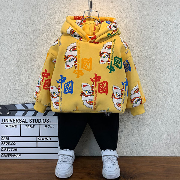 Bērnu jaka ar krāsainu aplikāciju un kapuci