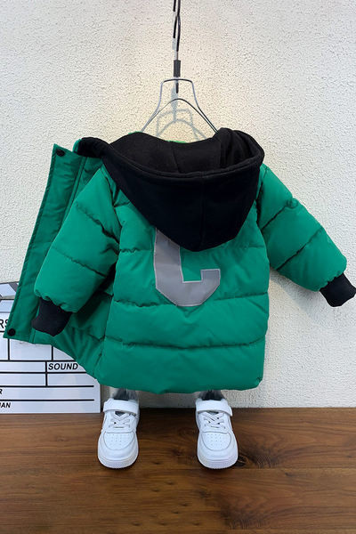 Soe kapuutsiga laste jope poistele