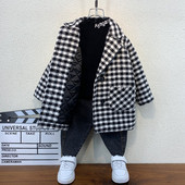 Tasku ja nööpidega laste kevad-sügismantel poistele