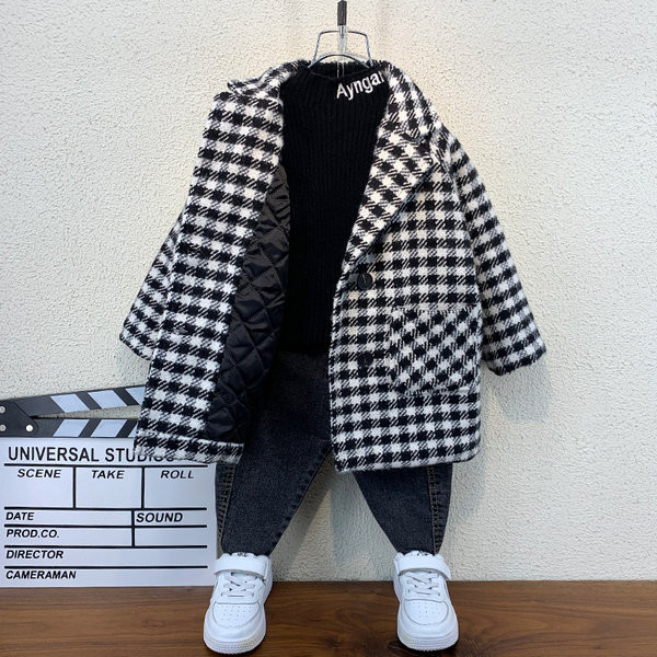 Tasku ja nööpidega laste kevad-sügismantel poistele