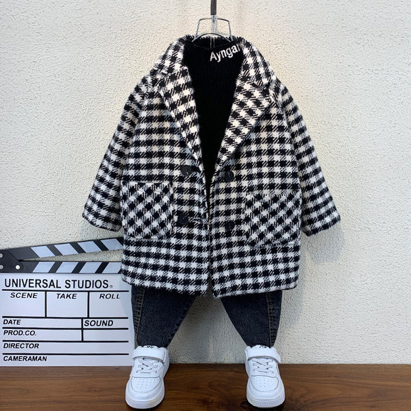 Tasku ja nööpidega laste kevad-sügismantel poistele