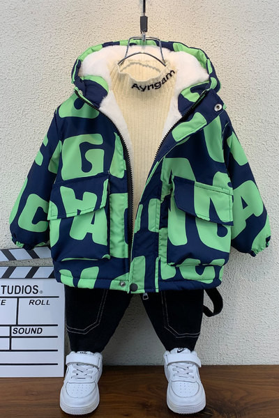 Színes gyerekkabát kapucnival és cipzárral fiúknak