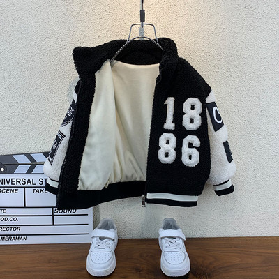 Gyermek sarki kabát fiúknak hímzett felirattal